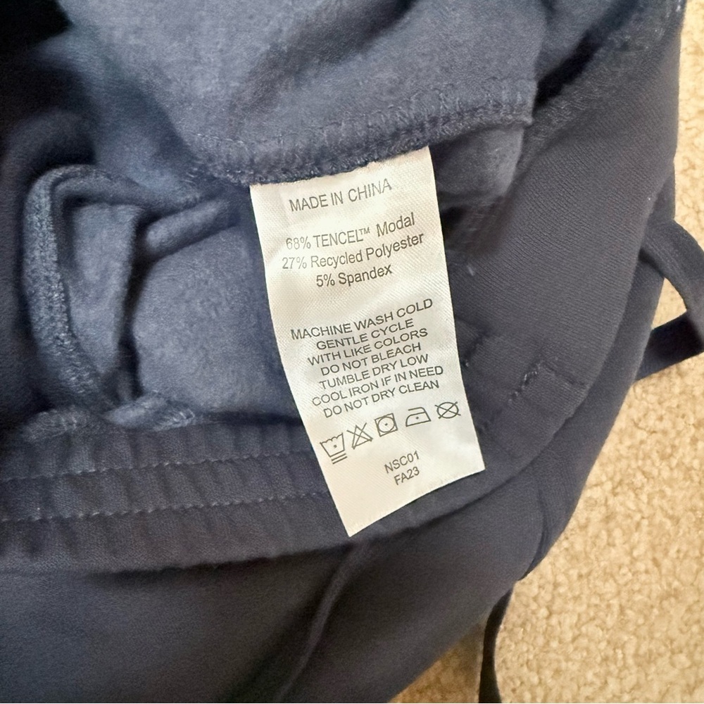 Quince Navy SuperSoft Fleece Joggers Navy Size Large NWT - Picture 6 of 10